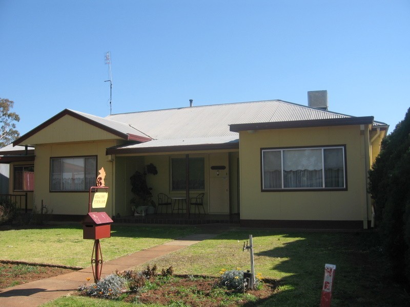 8 Junction Street, Parkes NSW 2870