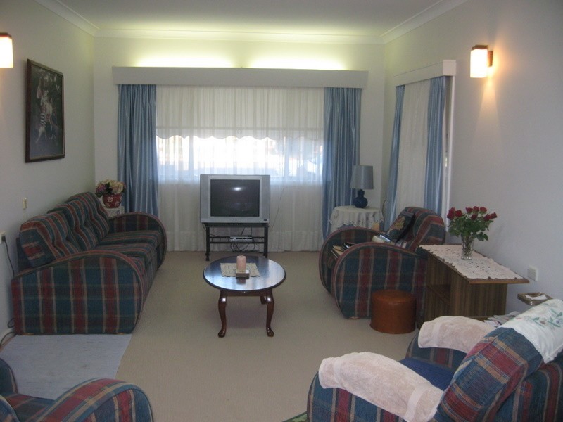 8 Junction Street, Parkes NSW 2870