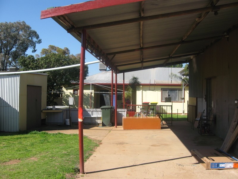 8 Junction Street, Parkes NSW 2870