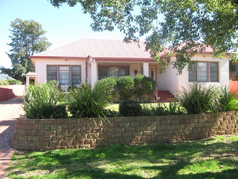 12  Hume Street, Parkes NSW 2870