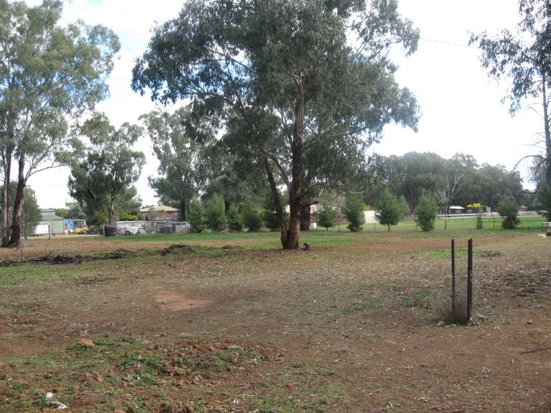 68 Military Road, Parkes NSW 2870