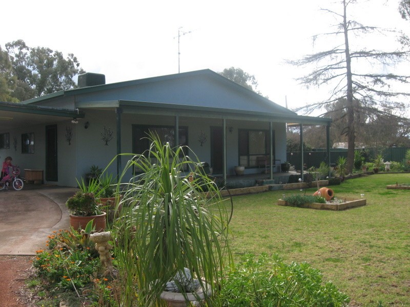 68 Military Road, Parkes NSW 2870