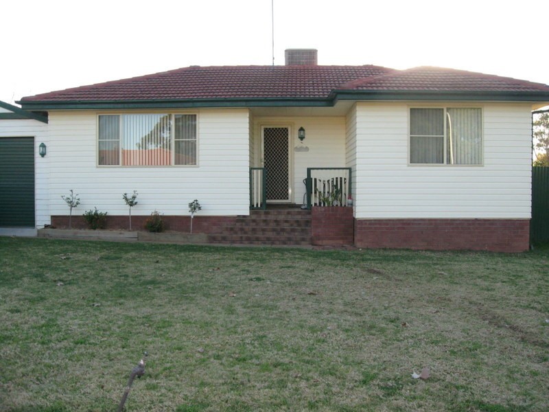 12 Porter Street, Parkes NSW 2870