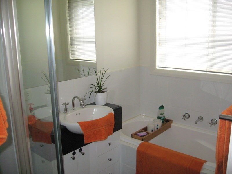 13 Noonan Street, Parkes NSW 2870