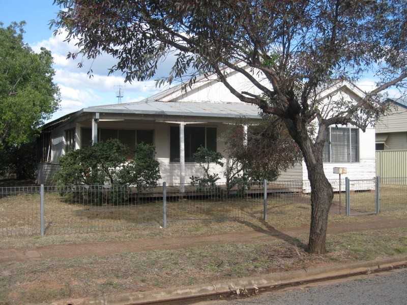 11 Cunningham Street, Tullamore NSW 2874
