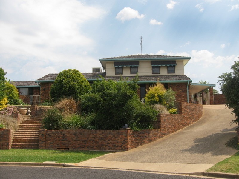 12-14 Glenwarrie Place, Parkes NSW 2870