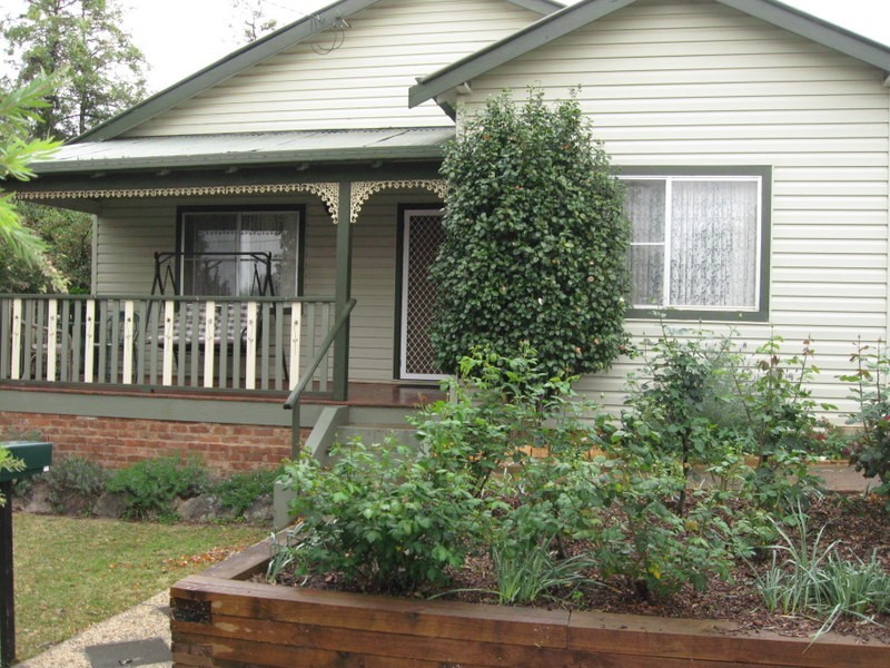 2 Drummond Street, Parkes NSW 2870