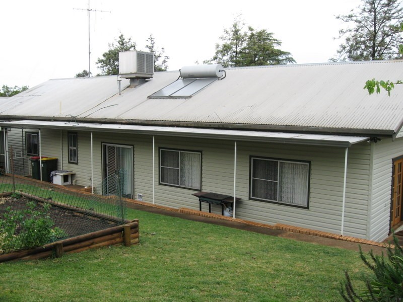 2 Drummond Street, Parkes NSW 2870