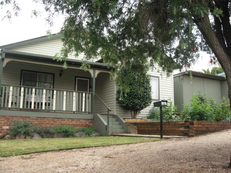 2 Drummond Street, Parkes NSW 2870