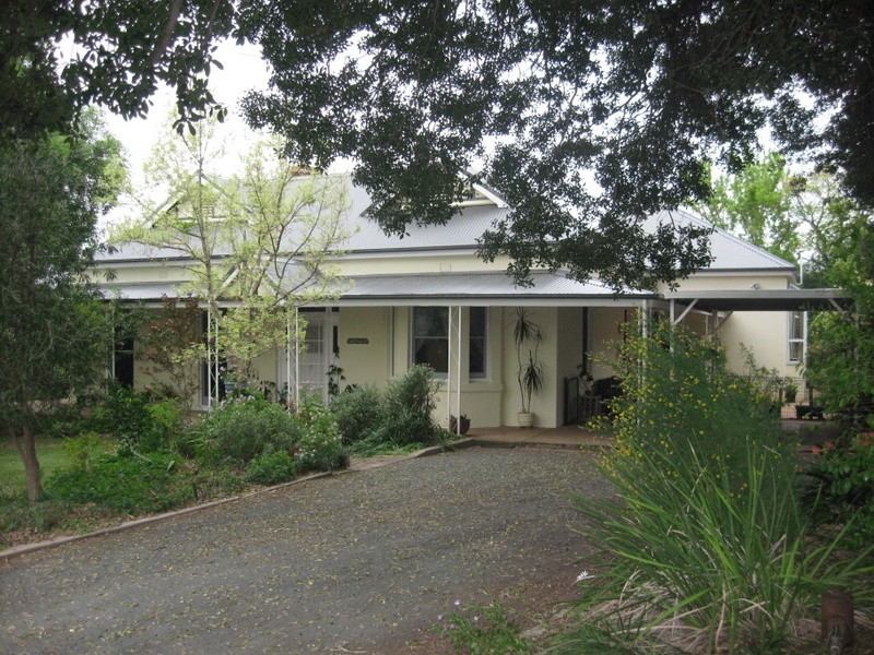 18 East Street, Parkes NSW 2870