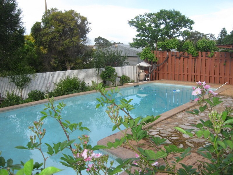 18 East Street, Parkes NSW 2870