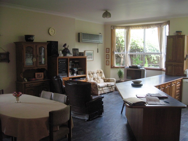 18 East Street, Parkes NSW 2870
