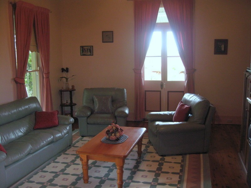 18 East Street, Parkes NSW 2870