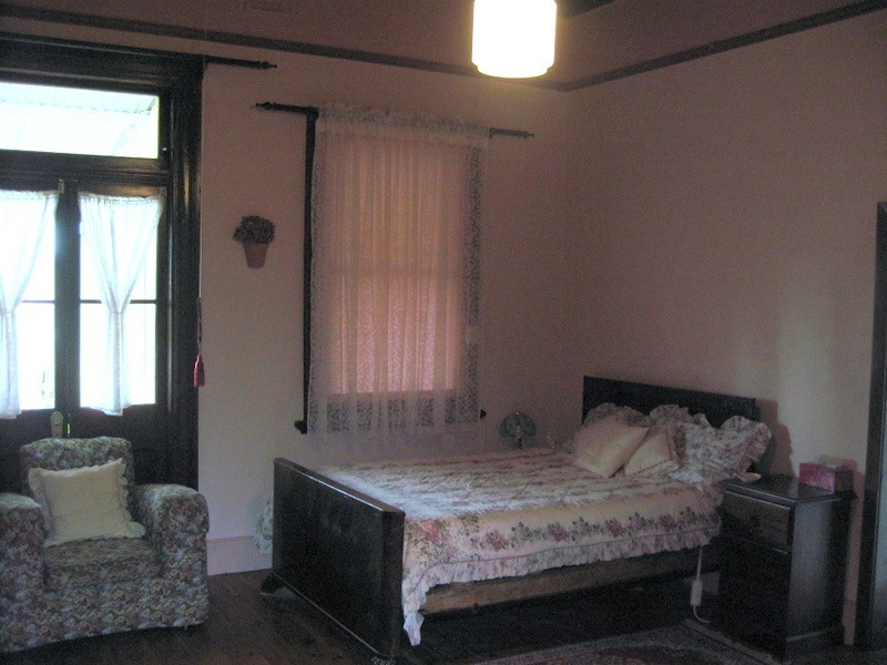 18 East Street, Parkes NSW 2870