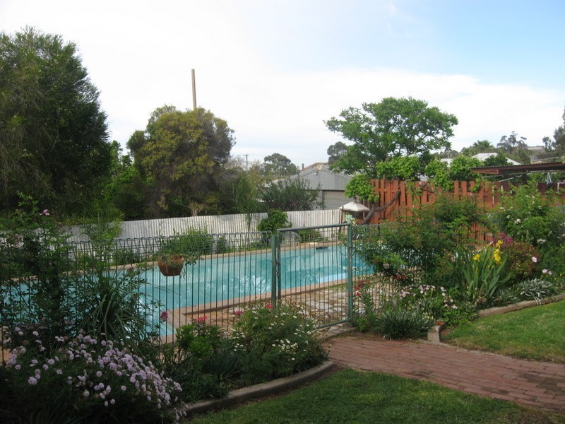 18 East Street, Parkes NSW 2870