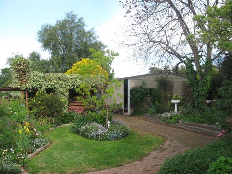 18 East Street, Parkes NSW 2870
