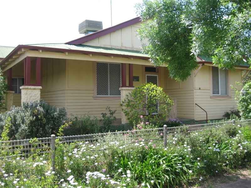 21 Clarinda Street, Parkes NSW 2870