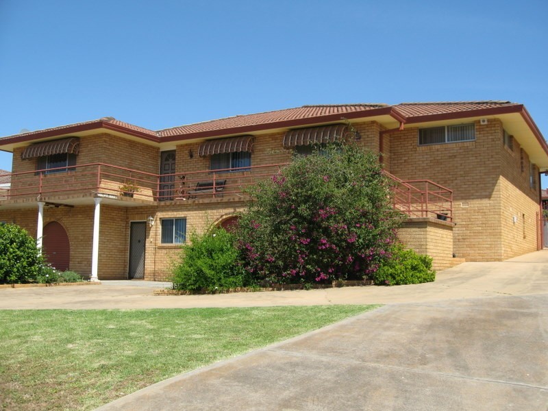 18-20 Jones Street, Parkes NSW 2870