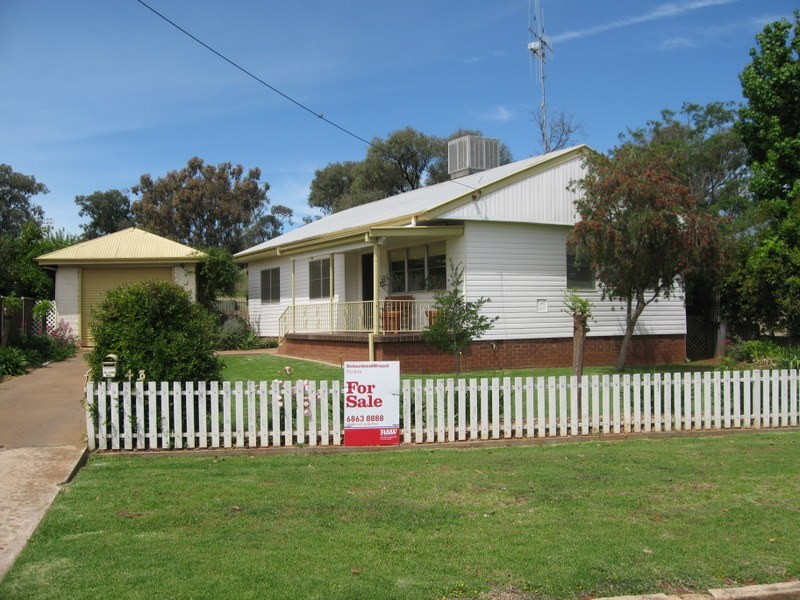 43 Albert Street, Parkes NSW 2870