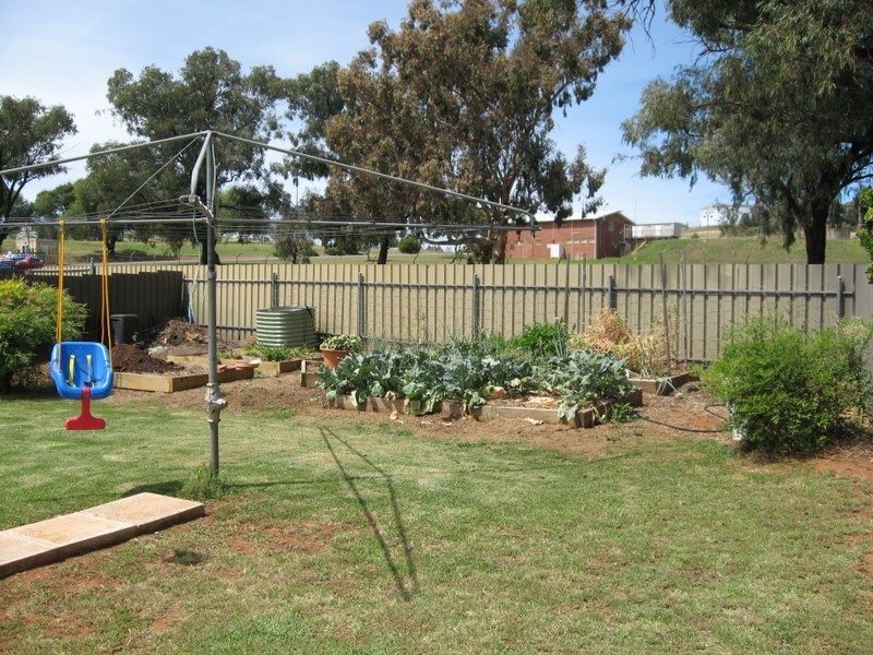 43 Albert Street, Parkes NSW 2870