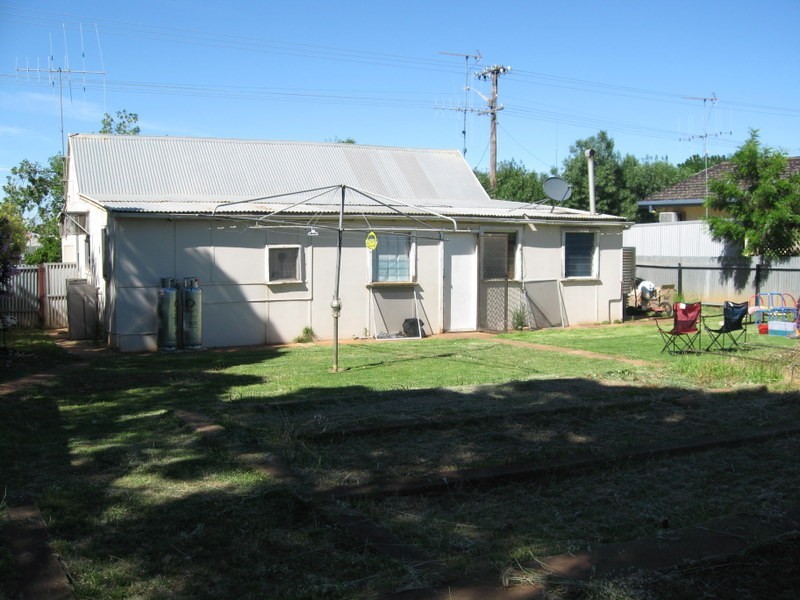 11 Clarinda Street, Parkes NSW 2870