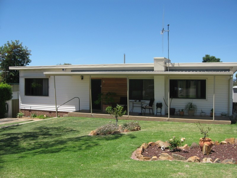 5 Middleton Street, Parkes NSW 2870