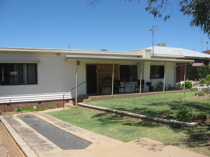 5 Middleton Street, Parkes NSW 2870