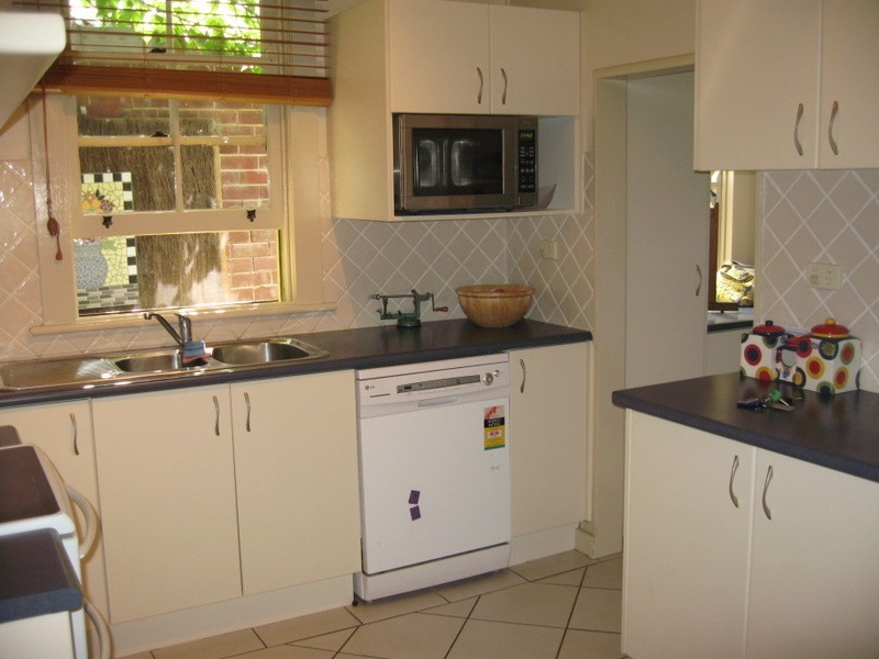 2 Forster Street, Parkes NSW 2870