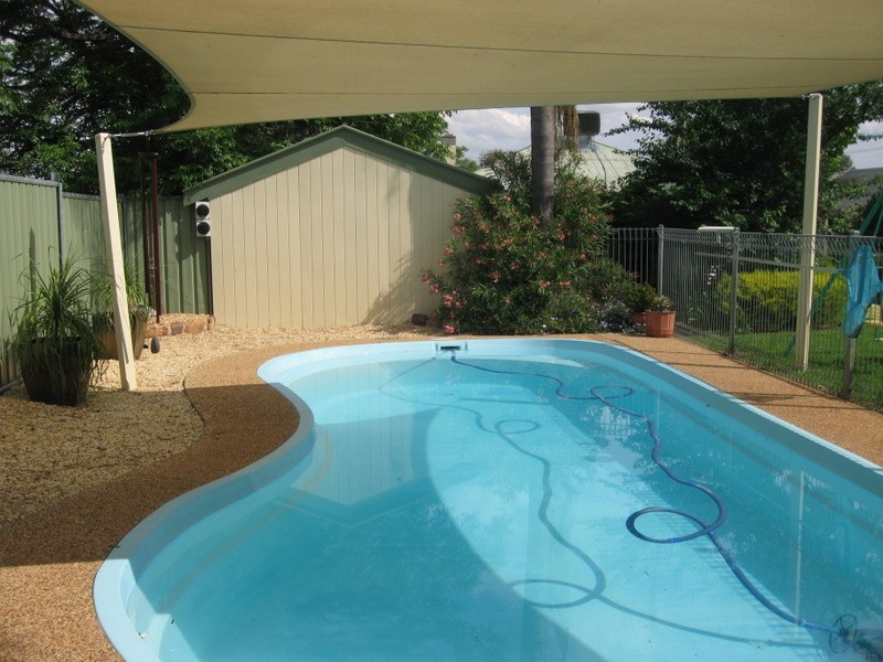 2 Forster Street, Parkes NSW 2870