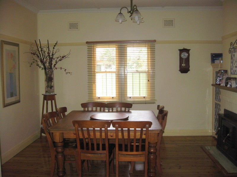 2 Forster Street, Parkes NSW 2870