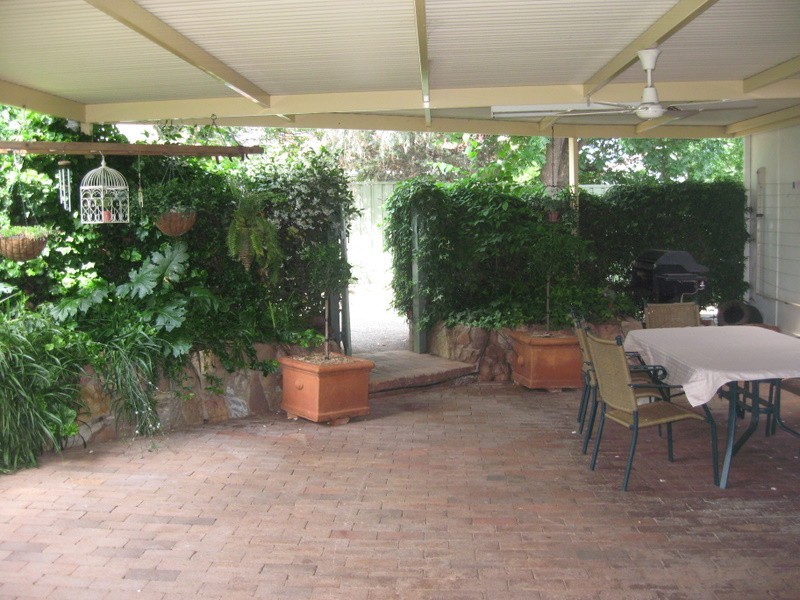 2 Forster Street, Parkes NSW 2870