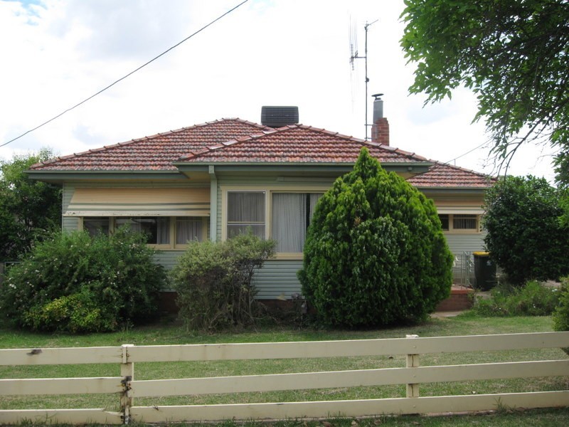 10 Wattle Street, Parkes NSW 2870