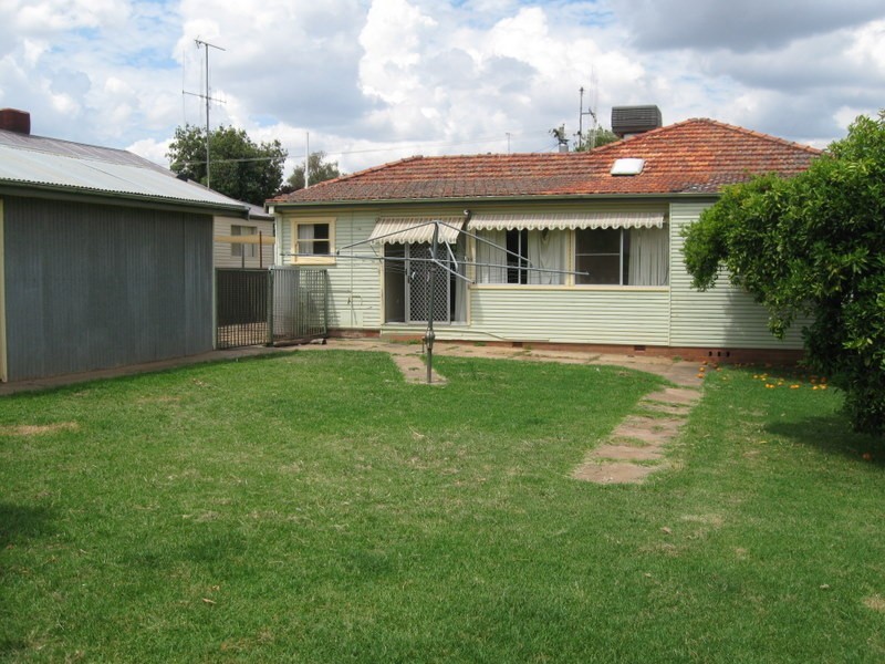 10 Wattle Street, Parkes NSW 2870