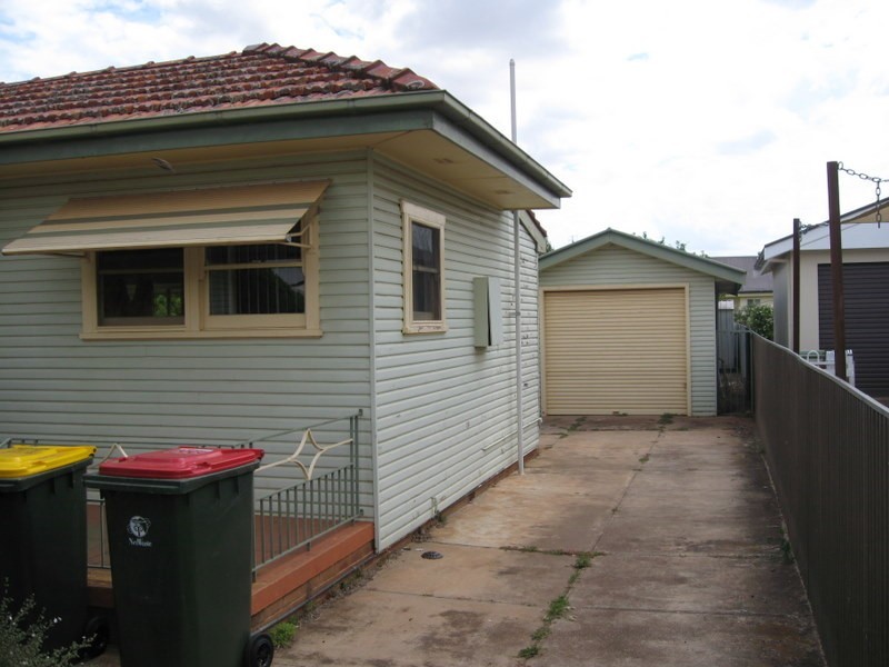 10 Wattle Street, Parkes NSW 2870