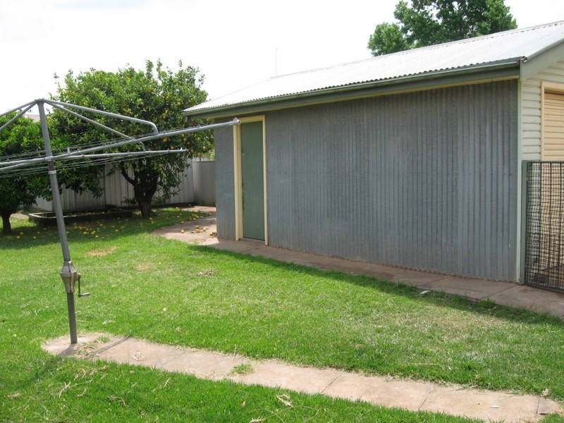 10 Wattle Street, Parkes NSW 2870