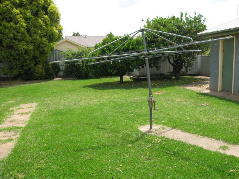 10 Wattle Street, Parkes NSW 2870