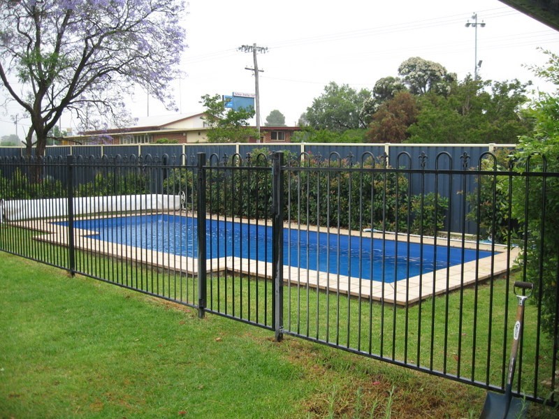 2 Gladstone Street, Parkes NSW 2870
