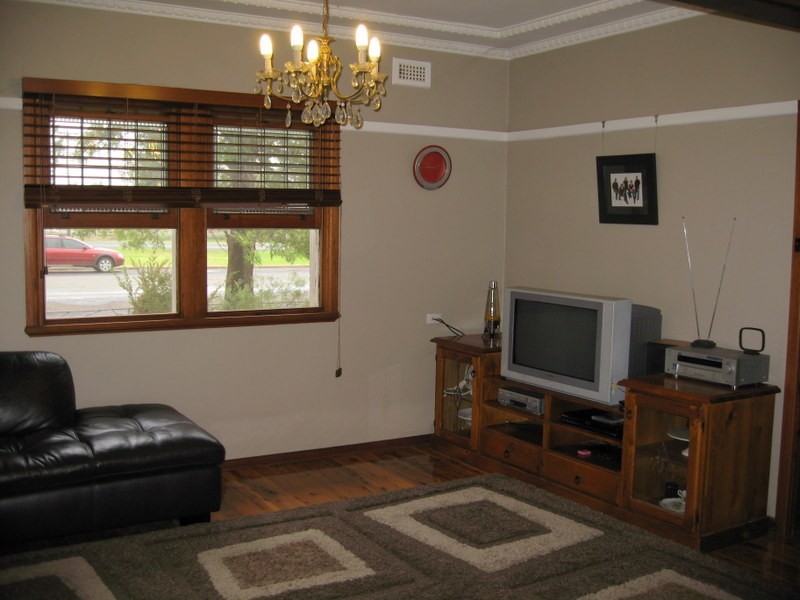 2 Gladstone Street, Parkes NSW 2870
