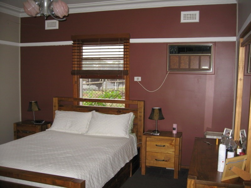 2 Gladstone Street, Parkes NSW 2870