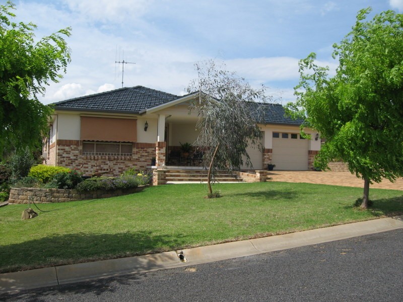 29 Glenburnie Close, Parkes NSW 2870