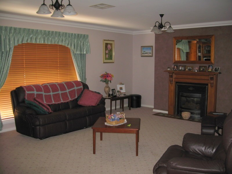 29 Glenburnie Close, Parkes NSW 2870