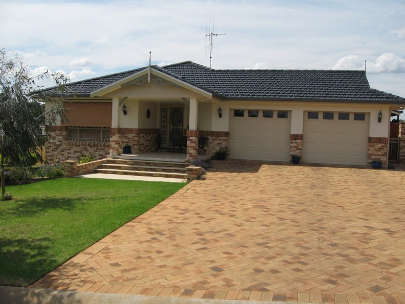 29 Glenburnie Close, Parkes NSW 2870