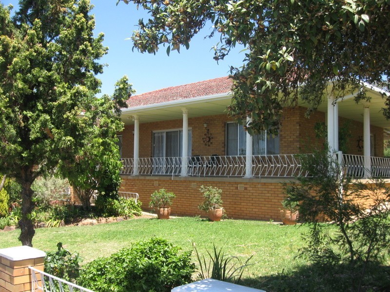 4 Lorger Street, Parkes NSW 2870