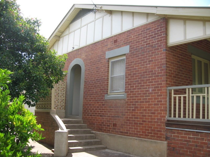 6 High Street, Parkes NSW 2870