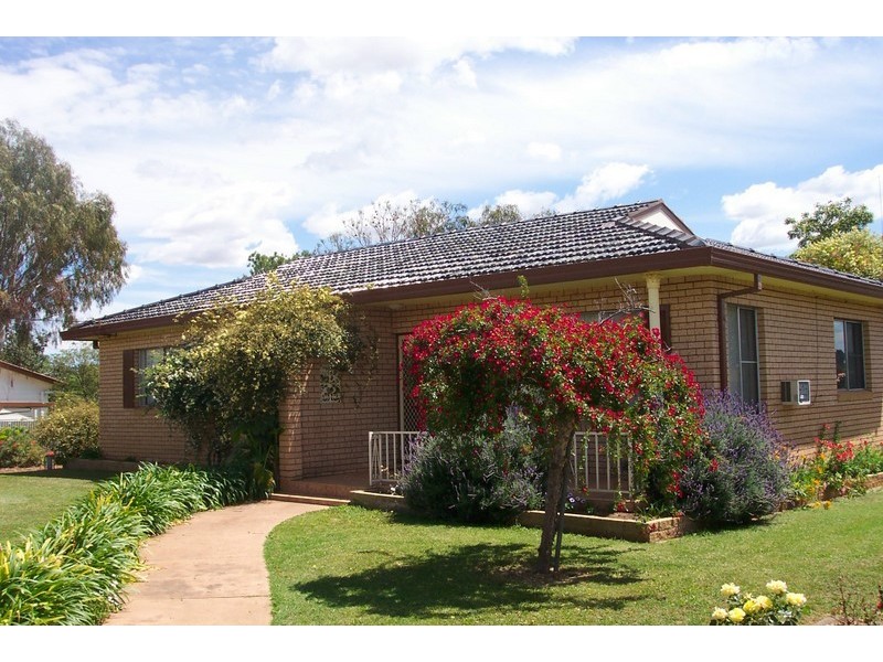 62 Medlyn Street, Parkes NSW 2870