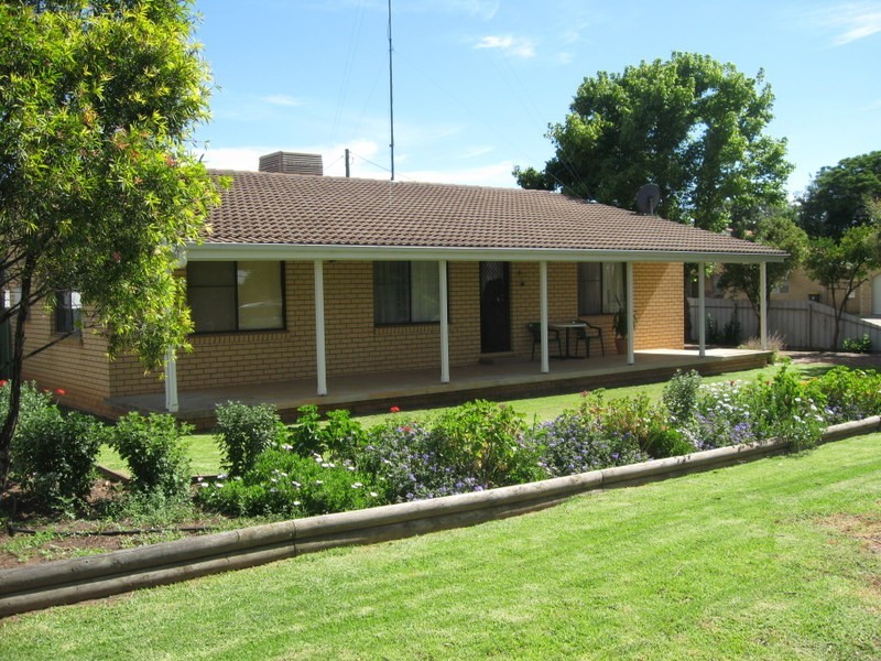 12 Thomas Street, Parkes NSW 2870
