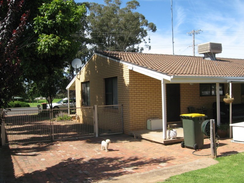 12 Thomas Street, Parkes NSW 2870
