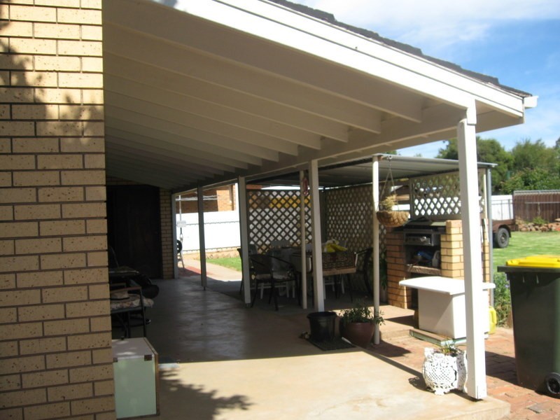 12 Thomas Street, Parkes NSW 2870