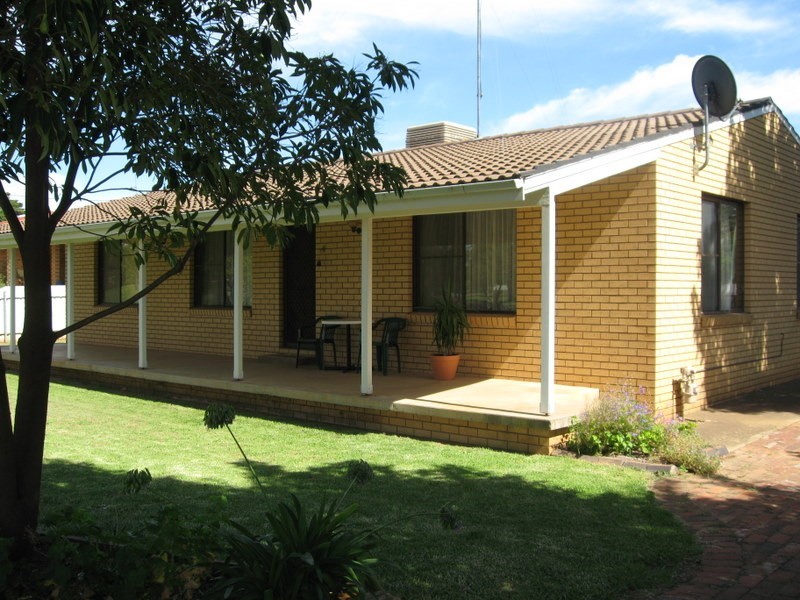 12 Thomas Street, Parkes NSW 2870