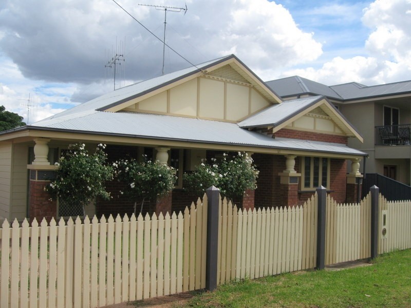 51 Church Street, Parkes NSW 2870